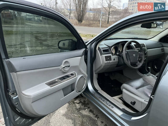 Серый Додж Авенджер, объемом двигателя 2.36 л и пробегом 265 тыс. км за 4500 $, фото 14 на Automoto.ua