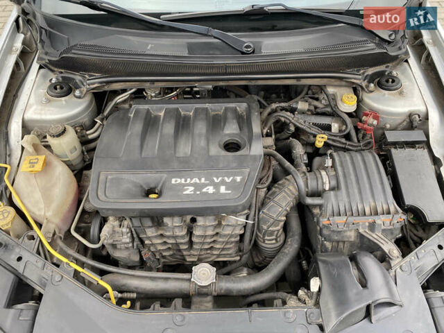 Серый Додж Авенджер, объемом двигателя 2.4 л и пробегом 195 тыс. км за 7000 $, фото 20 на Automoto.ua