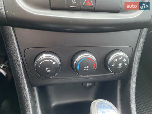 Серый Додж Авенджер, объемом двигателя 2.4 л и пробегом 195 тыс. км за 7000 $, фото 25 на Automoto.ua