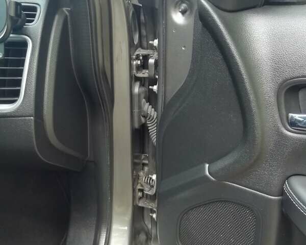 Серый Додж Авенджер, объемом двигателя 2.4 л и пробегом 133 тыс. км за 9000 $, фото 11 на Automoto.ua