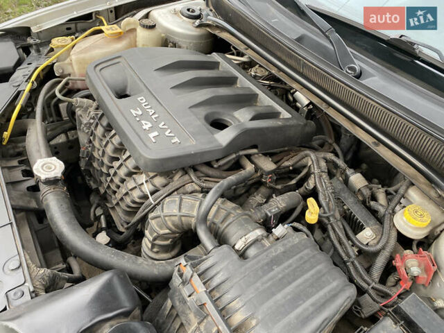 Серый Додж Авенджер, объемом двигателя 2.4 л и пробегом 195 тыс. км за 7000 $, фото 30 на Automoto.ua