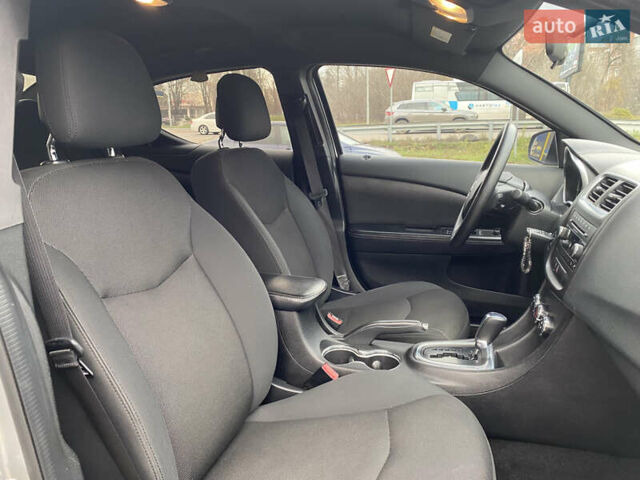 Серый Додж Авенджер, объемом двигателя 2.4 л и пробегом 195 тыс. км за 7000 $, фото 18 на Automoto.ua