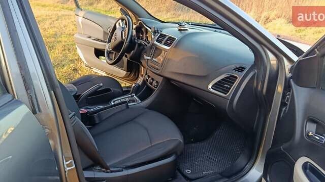 Серый Додж Авенджер, объемом двигателя 2.4 л и пробегом 116 тыс. км за 8300 $, фото 19 на Automoto.ua