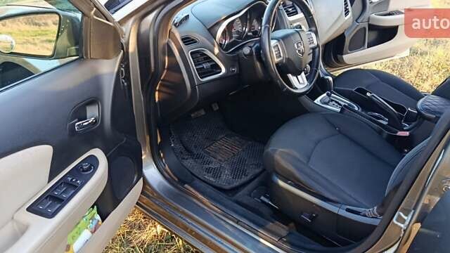 Серый Додж Авенджер, объемом двигателя 2.4 л и пробегом 116 тыс. км за 8300 $, фото 29 на Automoto.ua