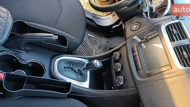 Серый Додж Авенджер, объемом двигателя 2.4 л и пробегом 116 тыс. км за 8300 $, фото 21 на Automoto.ua