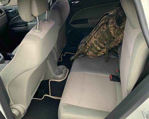 Білий Додж Caliber, об'ємом двигуна 2 л та пробігом 250 тис. км за 5699 $, фото 4 на Automoto.ua