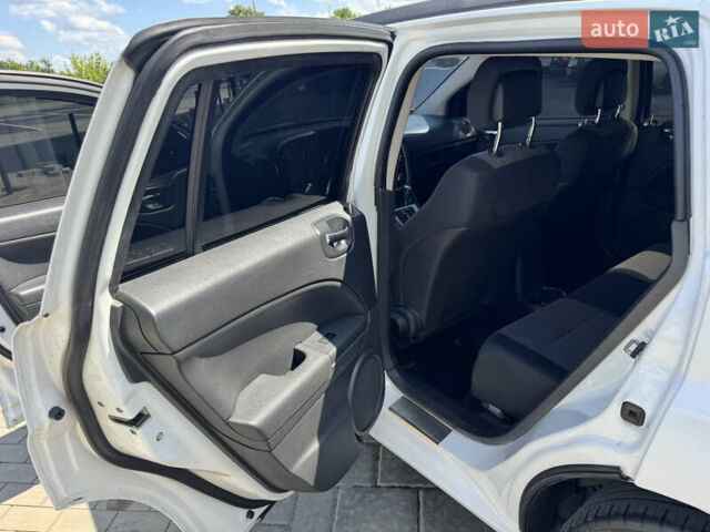 Белый Додж Калибер, объемом двигателя 2 л и пробегом 247 тыс. км за 6700 $, фото 14 на Automoto.ua