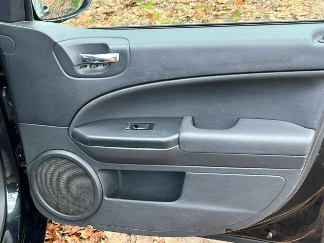 Чорний Додж Caliber, об'ємом двигуна 2 л та пробігом 317 тис. км за 6240 $, фото 14 на Automoto.ua