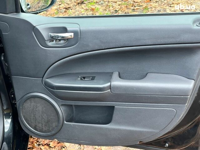 Чорний Додж Caliber, об'ємом двигуна 2 л та пробігом 317 тис. км за 6240 $, фото 14 на Automoto.ua