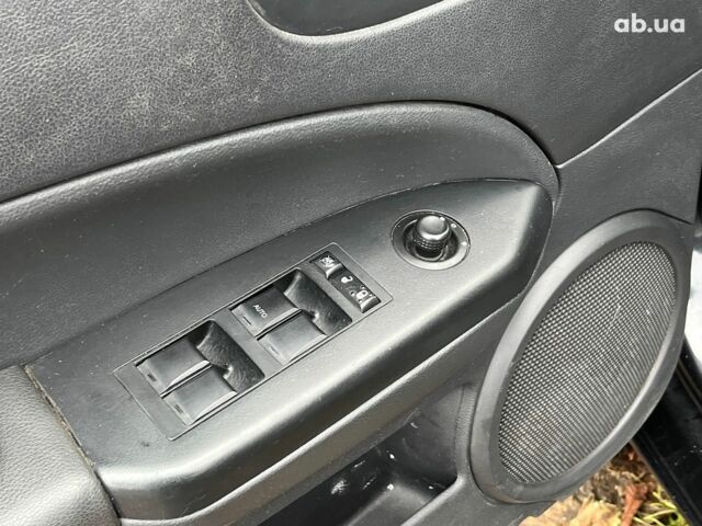 Чорний Додж Caliber, об'ємом двигуна 2 л та пробігом 317 тис. км за 6240 $, фото 29 на Automoto.ua