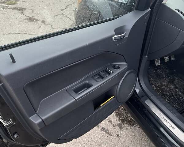 Черный Додж Калибер, объемом двигателя 2 л и пробегом 160 тыс. км за 7300 $, фото 12 на Automoto.ua