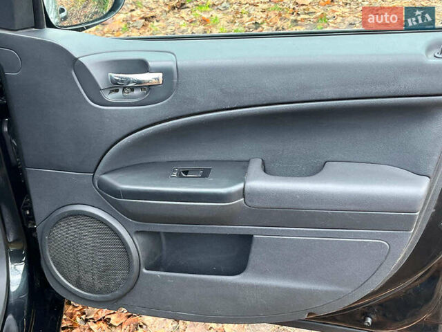 Черный Додж Калибер, объемом двигателя 2 л и пробегом 317 тыс. км за 5590 $, фото 15 на Automoto.ua