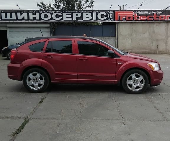 Красный Додж Калибер, объемом двигателя 0 л и пробегом 200 тыс. км за 4800 $, фото 2 на Automoto.ua