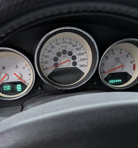 Красный Додж Калибер, объемом двигателя 2 л и пробегом 205 тыс. км за 7800 $, фото 11 на Automoto.ua