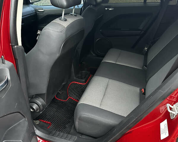 Красный Додж Калибер, объемом двигателя 2 л и пробегом 205 тыс. км за 7800 $, фото 7 на Automoto.ua