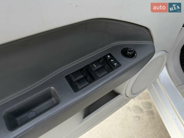 Серый Додж Калибер, объемом двигателя 2 л и пробегом 210 тыс. км за 4400 $, фото 17 на Automoto.ua