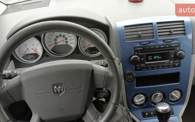 Серый Додж Калибер, объемом двигателя 2 л и пробегом 402 тыс. км за 6300 $, фото 2 на Automoto.ua