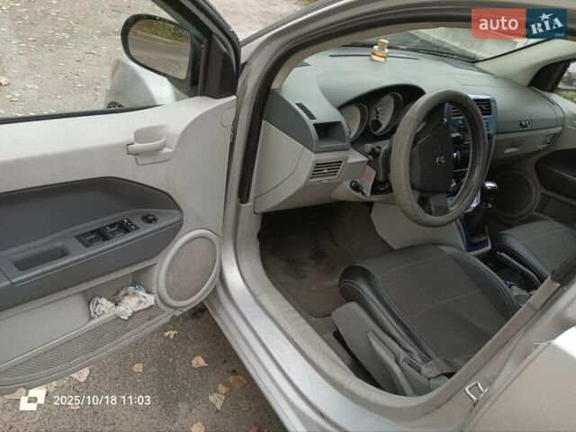 Серый Додж Калибер, объемом двигателя 2 л и пробегом 402 тыс. км за 6300 $, фото 1 на Automoto.ua