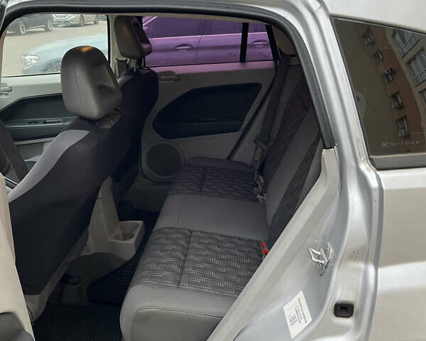 Серый Додж Калибер, объемом двигателя 1.8 л и пробегом 331 тыс. км за 4200 $, фото 9 на Automoto.ua