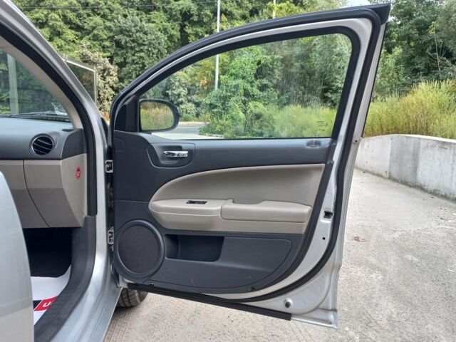 Серый Додж Калибер, объемом двигателя 2 л и пробегом 76 тыс. км за 8990 $, фото 12 на Automoto.ua