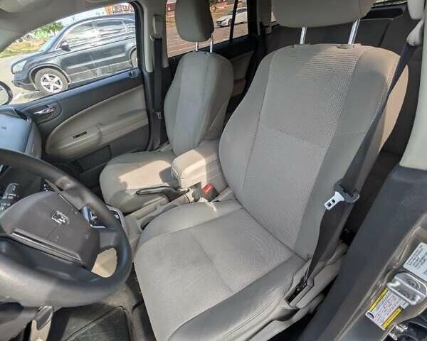 Сірий Додж Caliber, об'ємом двигуна 2 л та пробігом 177 тис. км за 7499 $, фото 10 на Automoto.ua