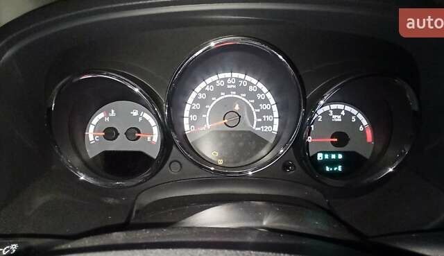 Сірий Додж Caliber, об'ємом двигуна 2 л та пробігом 150 тис. км за 8200 $, фото 3 на Automoto.ua
