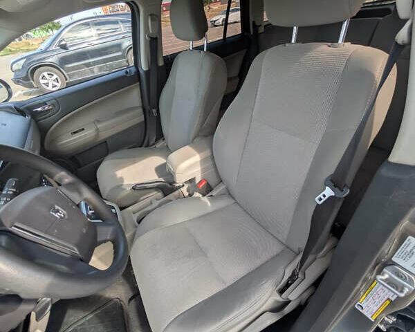 Сірий Додж Caliber, об'ємом двигуна 2 л та пробігом 177 тис. км за 7900 $, фото 13 на Automoto.ua