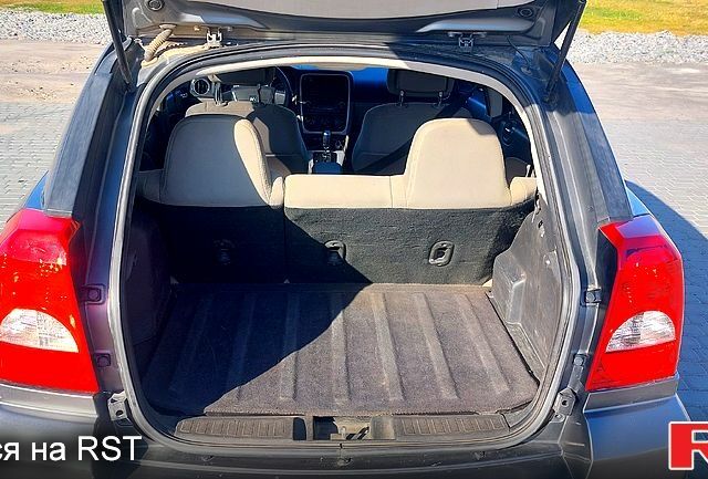 Сірий Додж Caliber, об'ємом двигуна 2 л та пробігом 289 тис. км за 6900 $, фото 5 на Automoto.ua