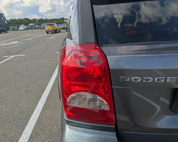 Сірий Додж Caliber, об'ємом двигуна 2 л та пробігом 177 тис. км за 7900 $, фото 5 на Automoto.ua