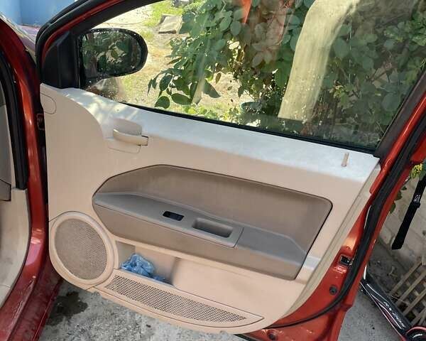 Оранжевый Додж Калибер, объемом двигателя 2 л и пробегом 135 тыс. км за 5600 $, фото 2 на Automoto.ua