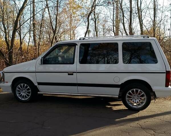 Білий Додж Caravan, об'ємом двигуна 2.97 л та пробігом 300 тис. км за 4300 $, фото 2 на Automoto.ua