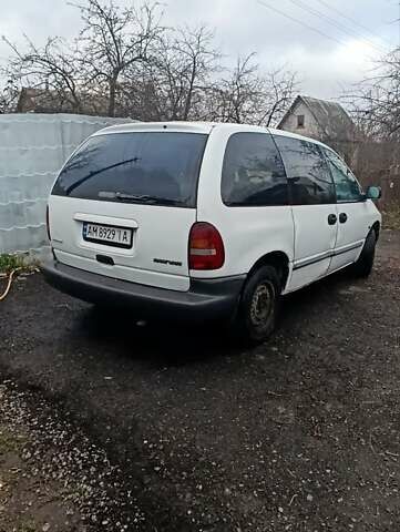 Белый Додж Караван, объемом двигателя 2.5 л и пробегом 200 тыс. км за 2600 $, фото 10 на Automoto.ua