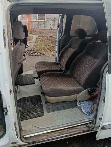 Белый Додж Караван, объемом двигателя 2.5 л и пробегом 200 тыс. км за 2600 $, фото 1 на Automoto.ua