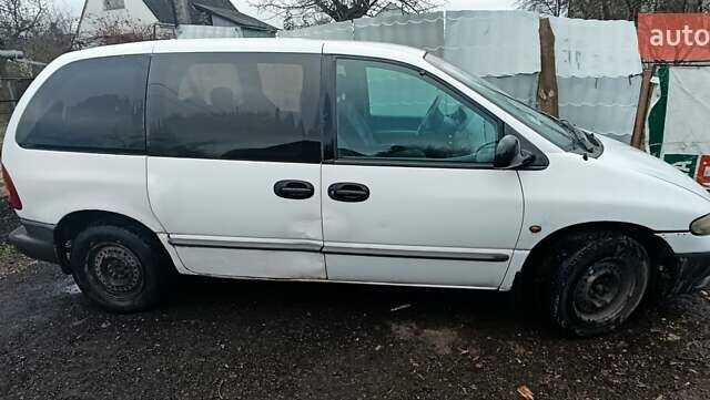 Белый Додж Караван, объемом двигателя 2.5 л и пробегом 200 тыс. км за 2600 $, фото 9 на Automoto.ua