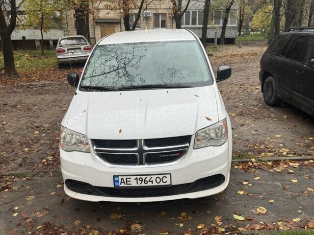 Белый Додж Караван, объемом двигателя 3.6 л и пробегом 250 тыс. км за 12000 $, фото 1 на Automoto.ua