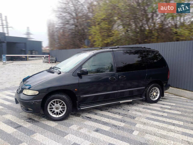 Черный Додж Караван, объемом двигателя 2.5 л и пробегом 515 тыс. км за 3900 $, фото 2 на Automoto.ua