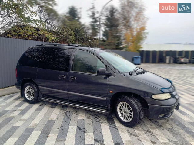 Черный Додж Караван, объемом двигателя 2.5 л и пробегом 515 тыс. км за 3900 $, фото 3 на Automoto.ua