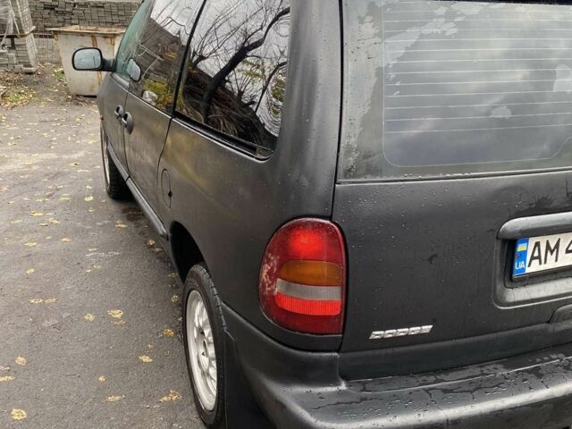 Черный Додж Караван, объемом двигателя 2.5 л и пробегом 400 тыс. км за 2300 $, фото 7 на Automoto.ua