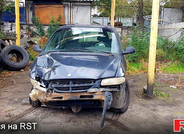 Черный Додж Караван, объемом двигателя 2.5 л и пробегом 250 тыс. км за 1200 $, фото 5 на Automoto.ua