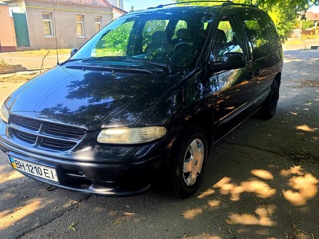 Черный Додж Караван, объемом двигателя 2.5 л и пробегом 302 тыс. км за 3500 $, фото 5 на Automoto.ua