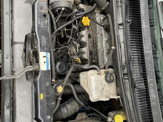 Черный Додж Караван, объемом двигателя 2.5 л и пробегом 400 тыс. км за 2300 $, фото 6 на Automoto.ua