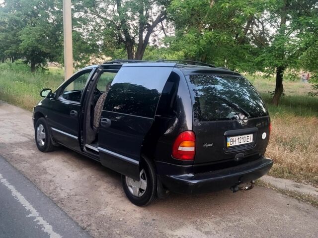 Чорний Додж Caravan, об'ємом двигуна 0 л та пробігом 301 тис. км за 3450 $, фото 2 на Automoto.ua
