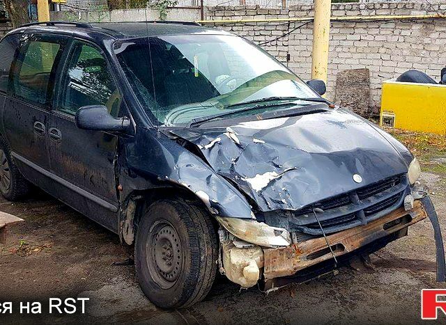 Черный Додж Караван, объемом двигателя 2.5 л и пробегом 250 тыс. км за 1200 $, фото 6 на Automoto.ua