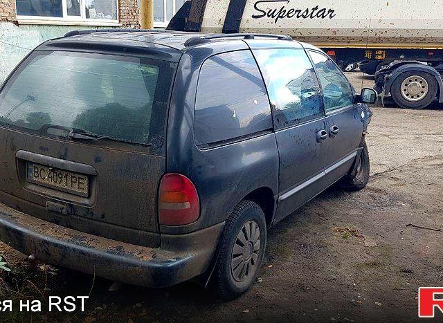 Черный Додж Караван, объемом двигателя 2.5 л и пробегом 250 тыс. км за 1200 $, фото 4 на Automoto.ua