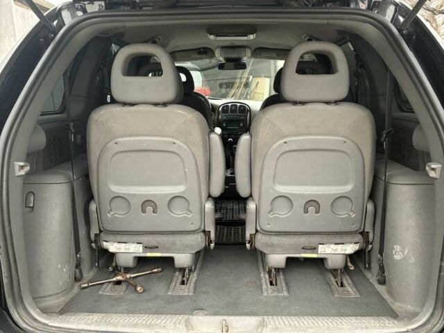 Черный Додж Караван, объемом двигателя 2.5 л и пробегом 393 тыс. км за 4000 $, фото 2 на Automoto.ua