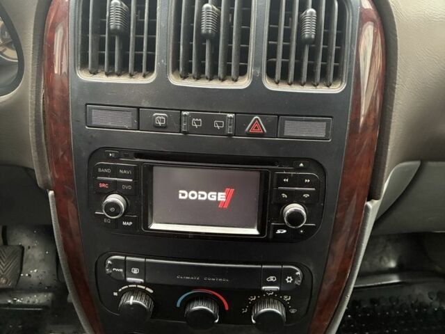 Черный Додж Караван, объемом двигателя 2.5 л и пробегом 393 тыс. км за 4000 $, фото 7 на Automoto.ua