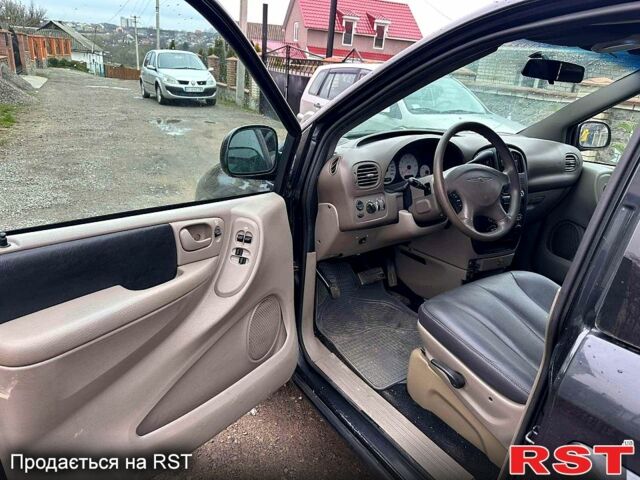 Чорний Додж Caravan, об'ємом двигуна 2.5 л та пробігом 333 тис. км за 2600 $, фото 10 на Automoto.ua