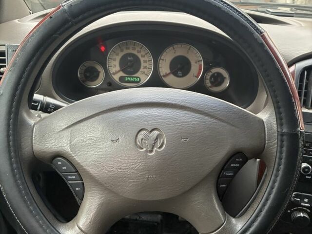 Черный Додж Караван, объемом двигателя 2.5 л и пробегом 393 тыс. км за 4000 $, фото 4 на Automoto.ua