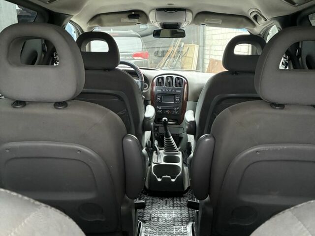 Черный Додж Караван, объемом двигателя 2.5 л и пробегом 393 тыс. км за 4000 $, фото 3 на Automoto.ua