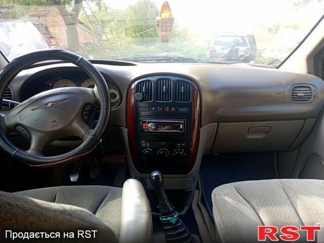 Чорний Додж Caravan, об'ємом двигуна 2.5 л та пробігом 316 тис. км за 5000 $, фото 5 на Automoto.ua